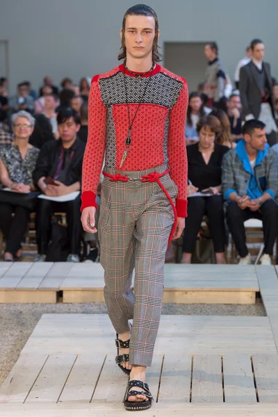 Look 17